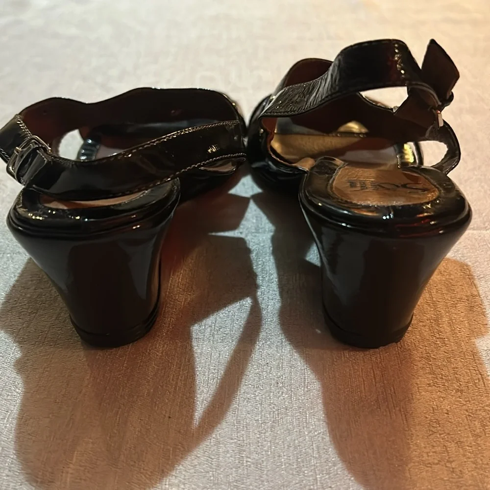 Sofft Patent Leather Black Wedge Studded Sandals Comfort Size 10 Preowned
